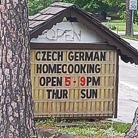 Bavarian Inn Motel & Restaurant 尤里卡斯普林斯 外观 照片