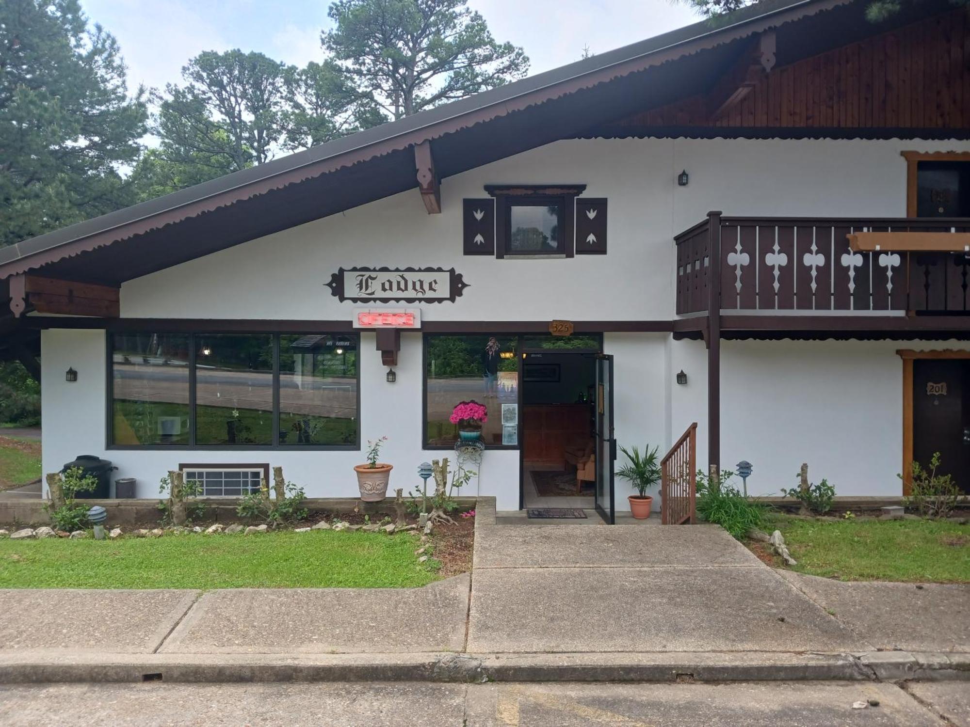 Bavarian Inn Motel & Restaurant 尤里卡斯普林斯 外观 照片